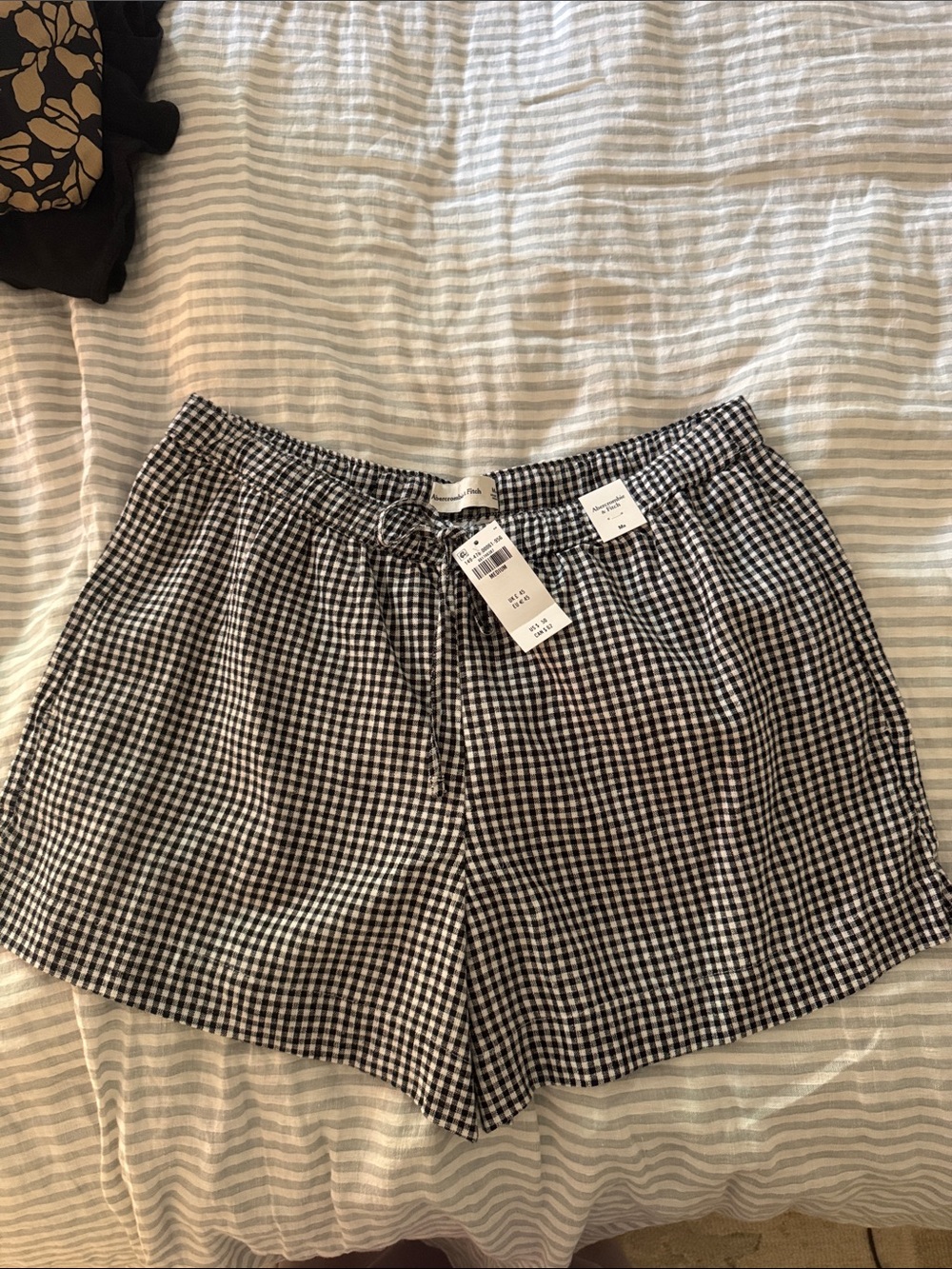 Abercrombie & Fitch Black and White Gingham Women’s Shorts